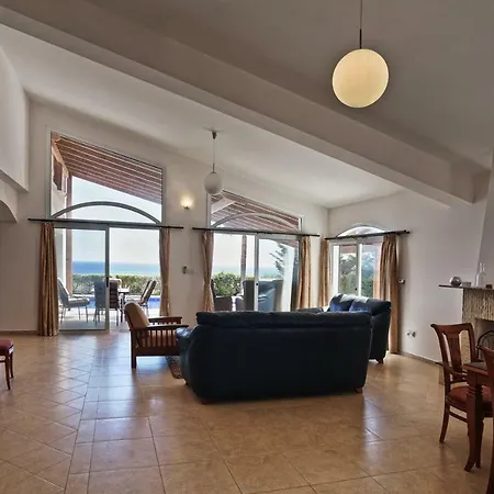 Unforgettable Family Escape - Cliffside Villa With Panoramic Sea Views And Kid-Friendly Private Pool Pissouri Exterior photo